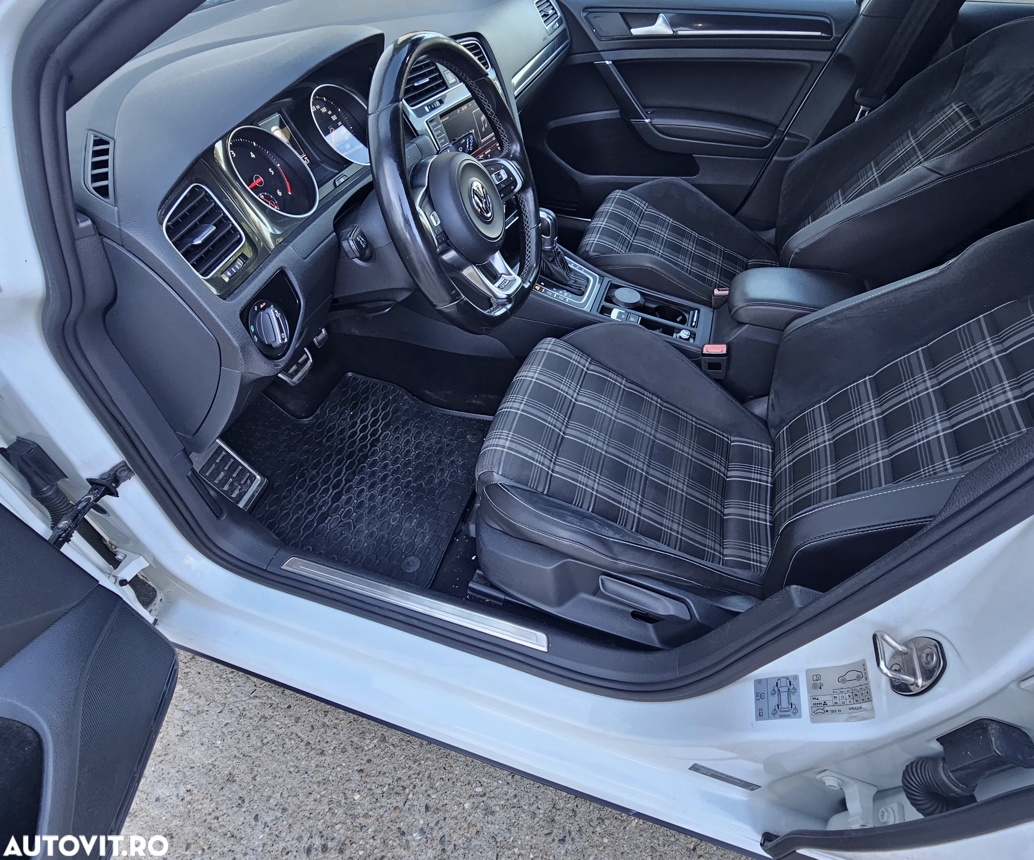 Volkswagen Golf 2.0 TDI DSG GTD - 16