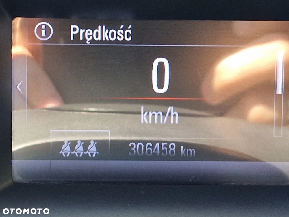 Opel Astra 1.6 CDTI Essentia S&S - 24