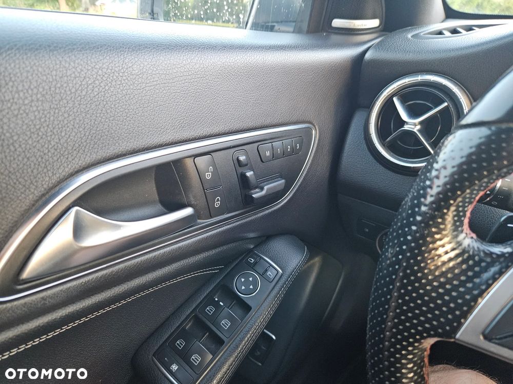 Mercedes-Benz CLA 250 7G-DCT - 16