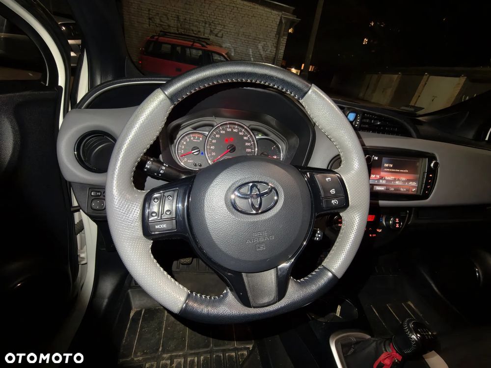 Toyota Yaris 1.33 Selection Platinum - 12