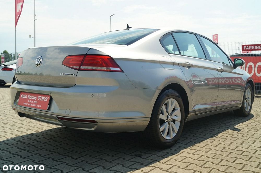 Volkswagen Passat - 12