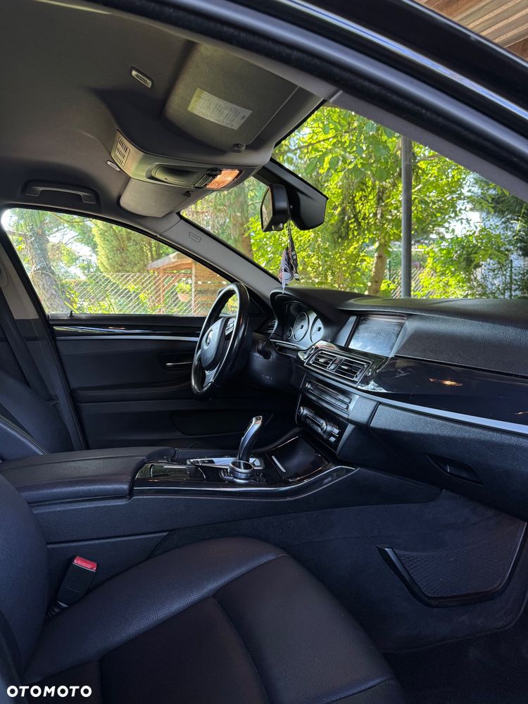 BMW Seria 5 525d xDrive - 16