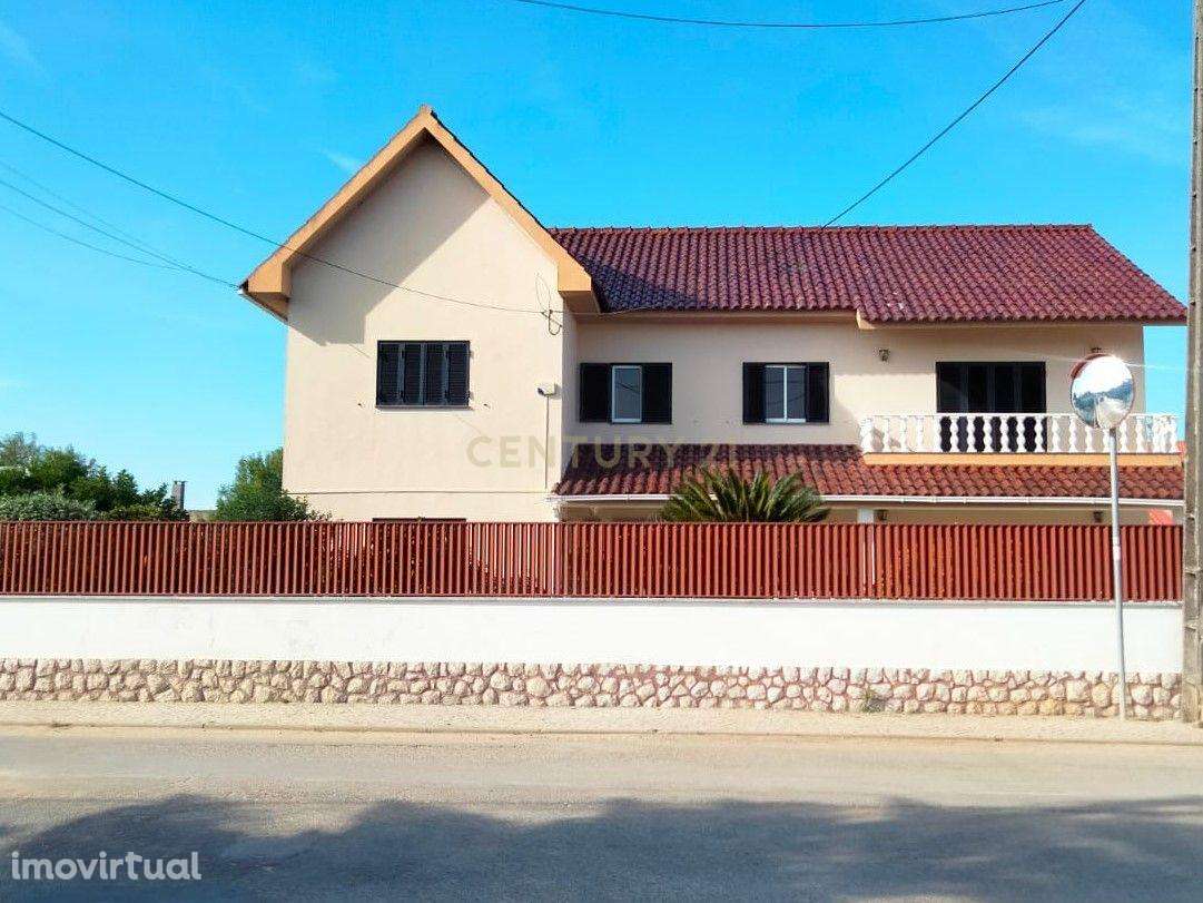 Moradia isolada com terreno de 800mt - Grande imagem: 3/51