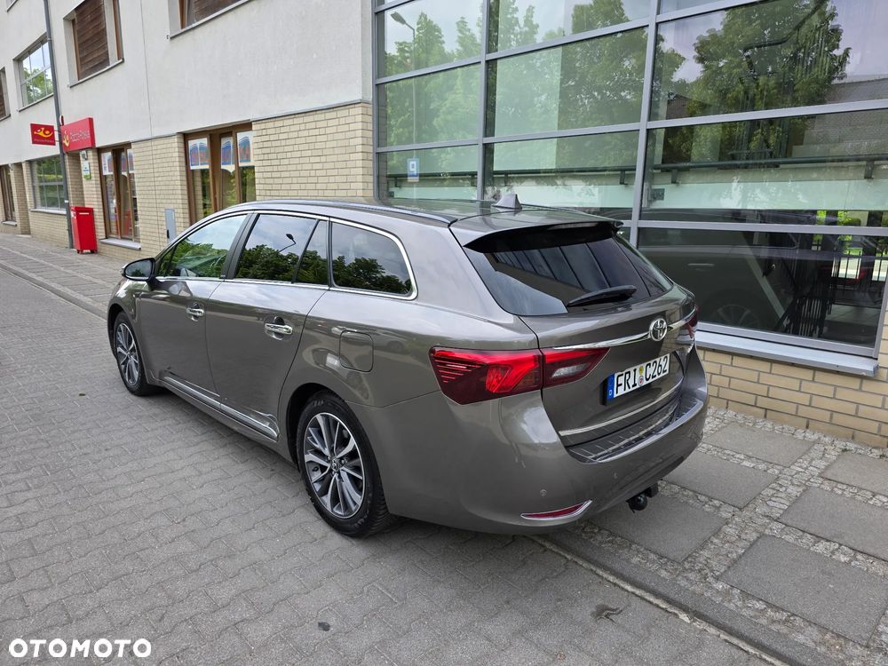 Toyota Avensis - 5