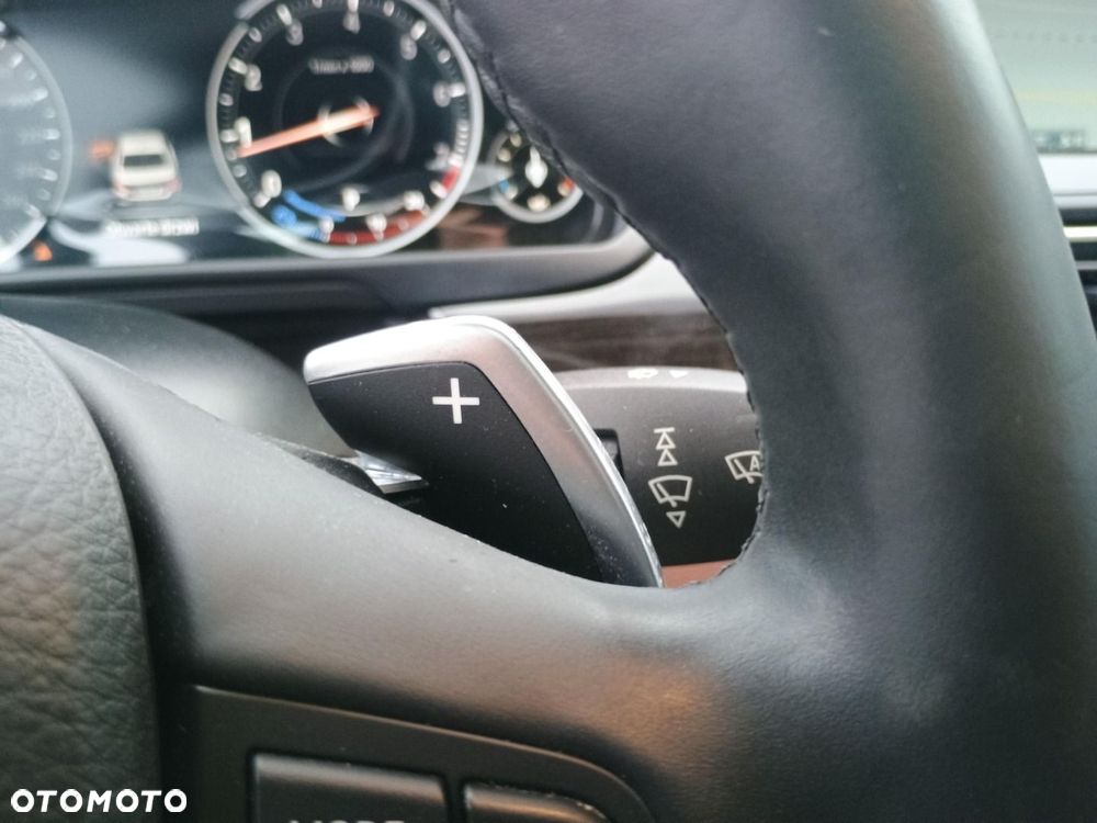 BMW Seria 5 550i xDrive - 21