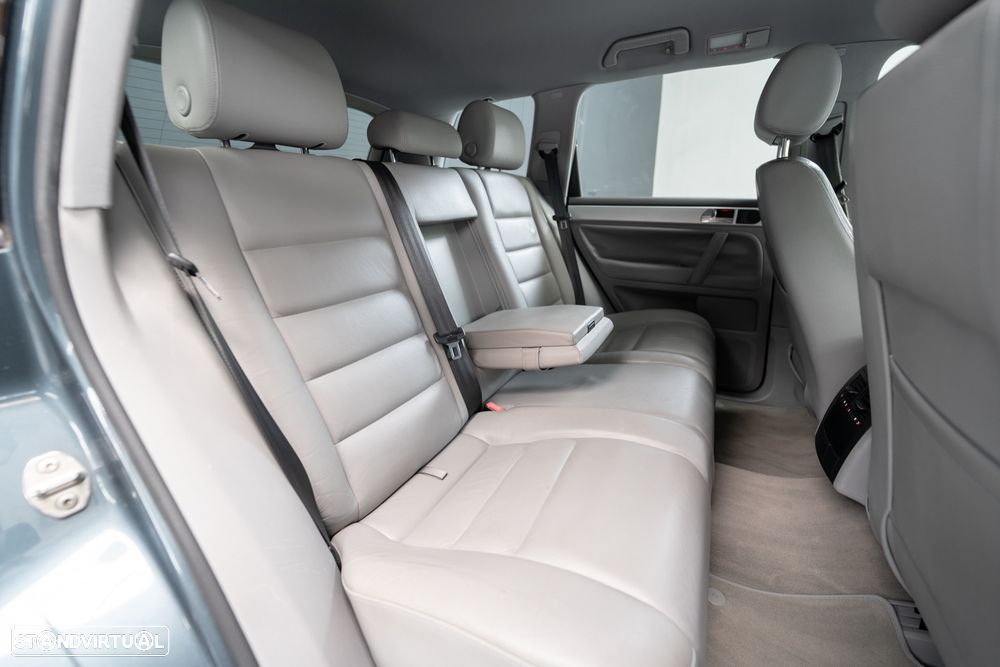 VW Touareg 3.0 TDI V6 Tiptronic - 25