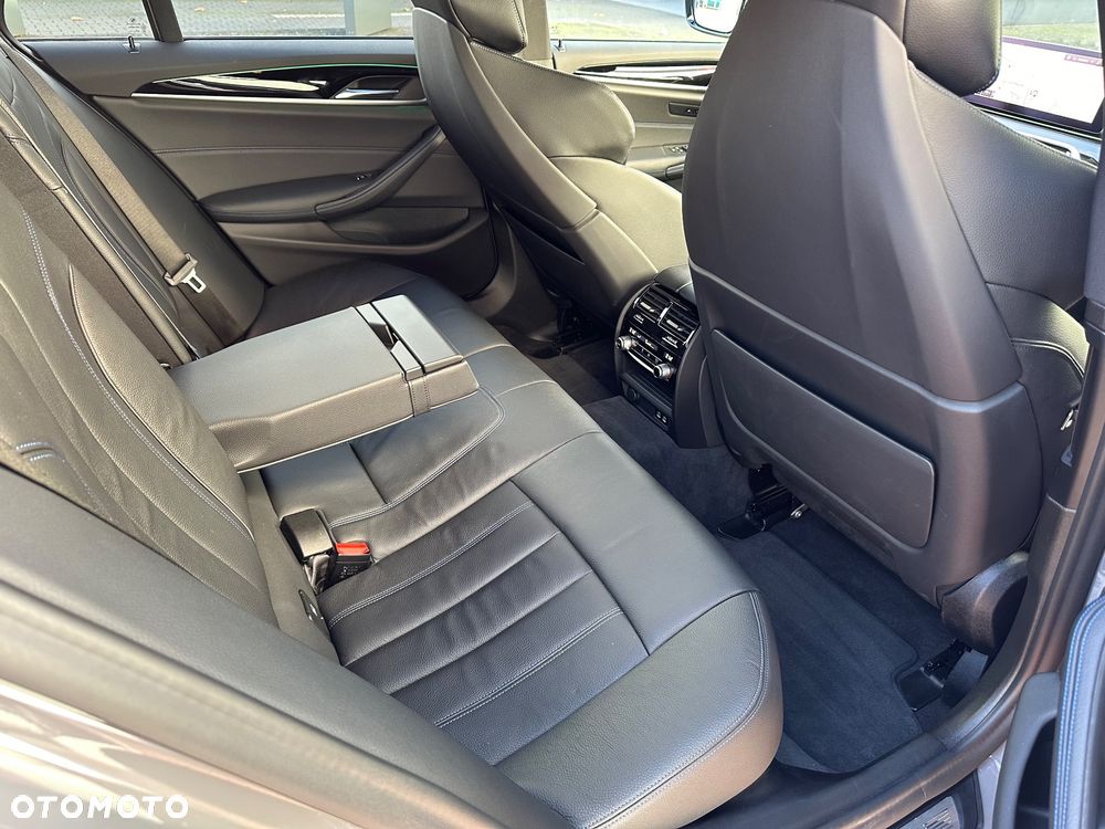 BMW Seria 5 530d mHEV M Sport sport - 33