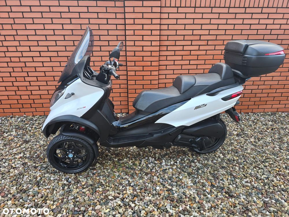 Piaggio MP-3 - 4