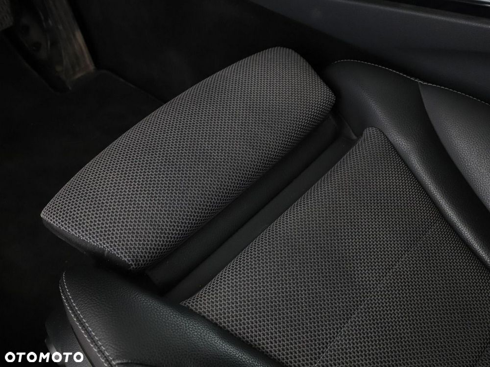 Mercedes-Benz Klasa C 180 9G-TRONIC Avantgarde - 38
