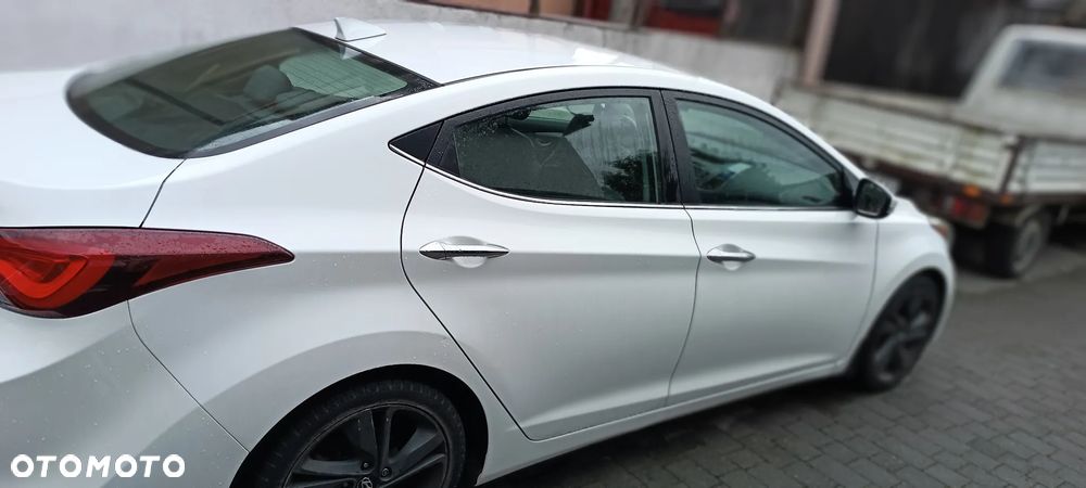 Hyundai Elantra - 1