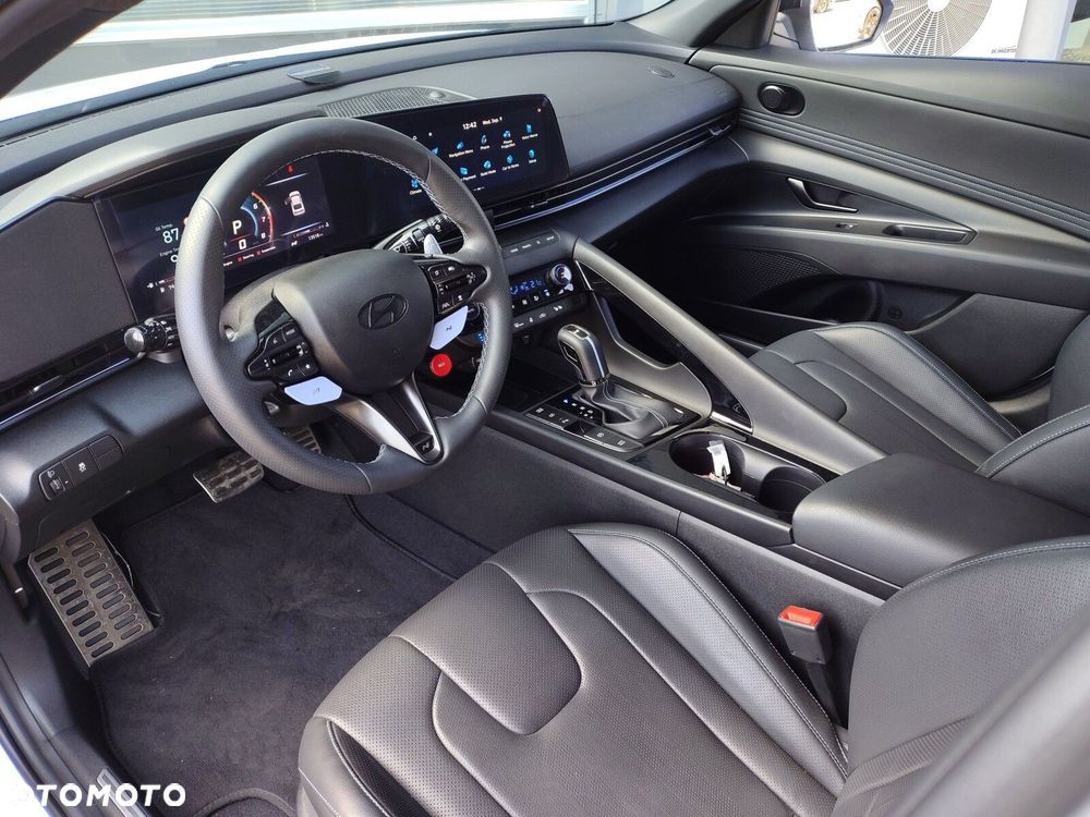 Hyundai Elantra - 15