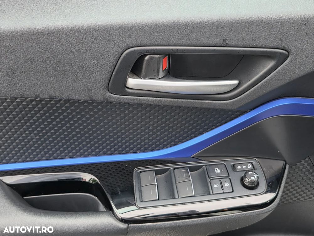 Toyota C-HR - 12