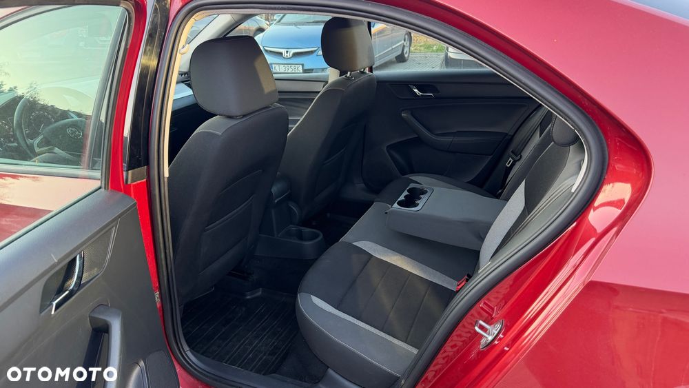 Skoda RAPID 1.2 TSI Ambition - 12