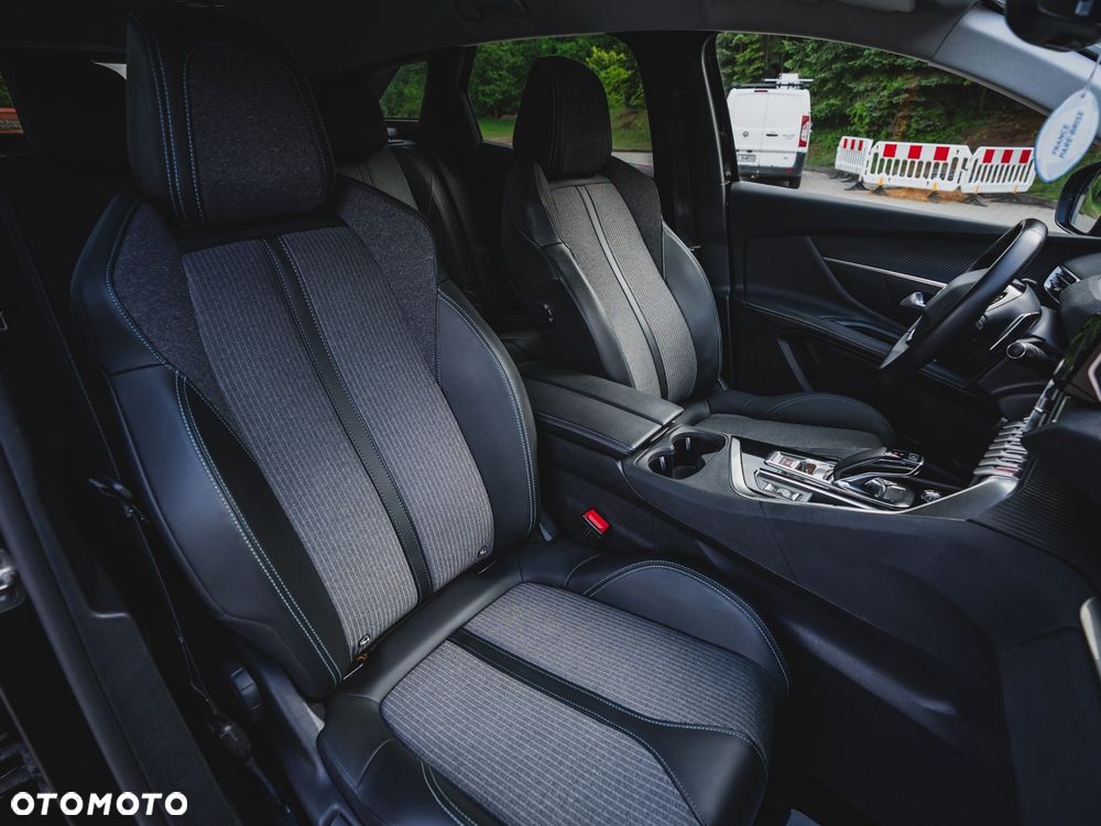 Peugeot 3008 Hybrid4 300 e-EAT8 Allure - 28