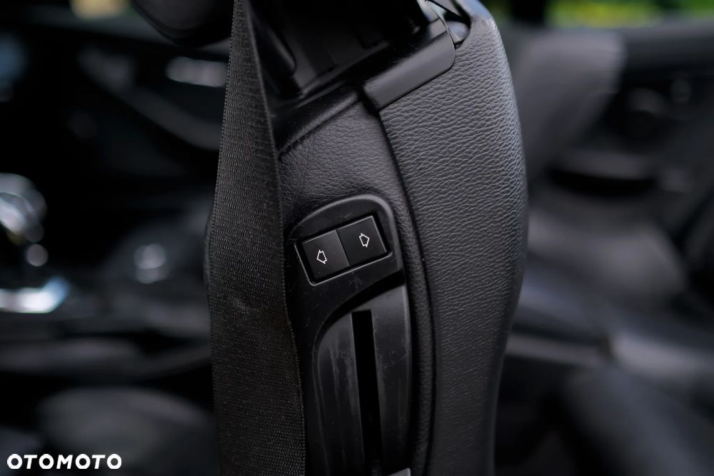 BMW Seria 6 650 i - 8