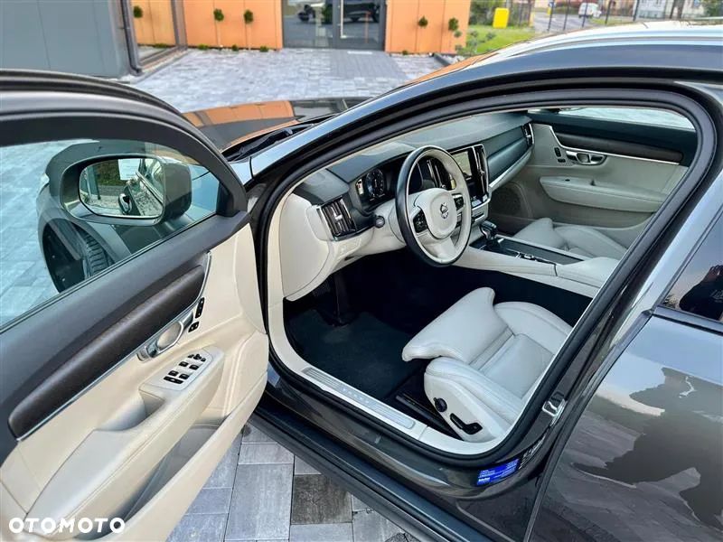 Volvo V90 Cross Country - 28