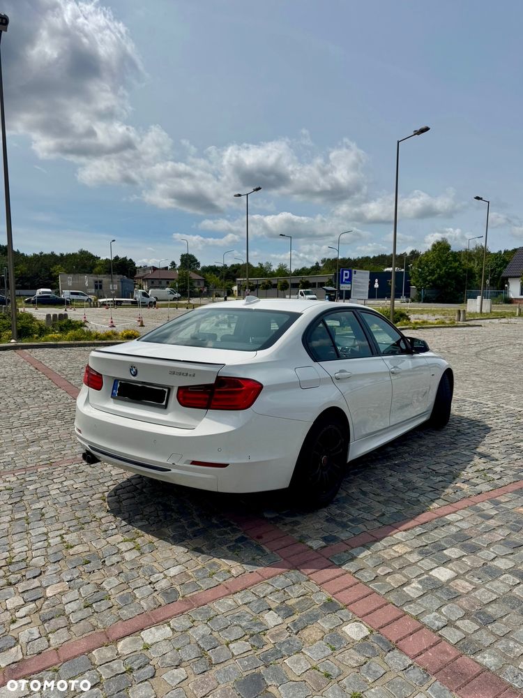 BMW Seria 3 330d Sport Line - 4