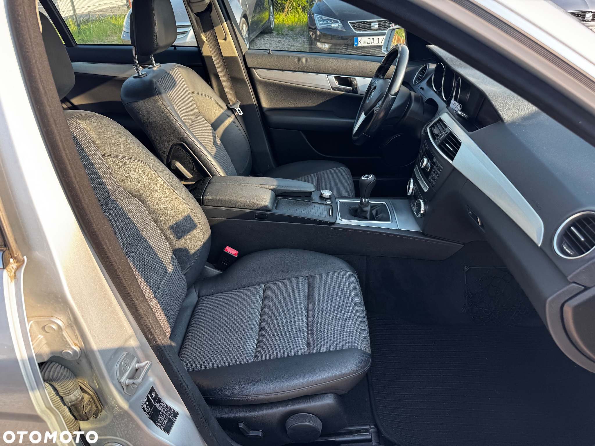 Mercedes-Benz Klasa C 200 CGI BlueEff Avantgarde - 30