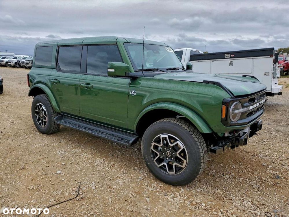Ford Bronco - 5