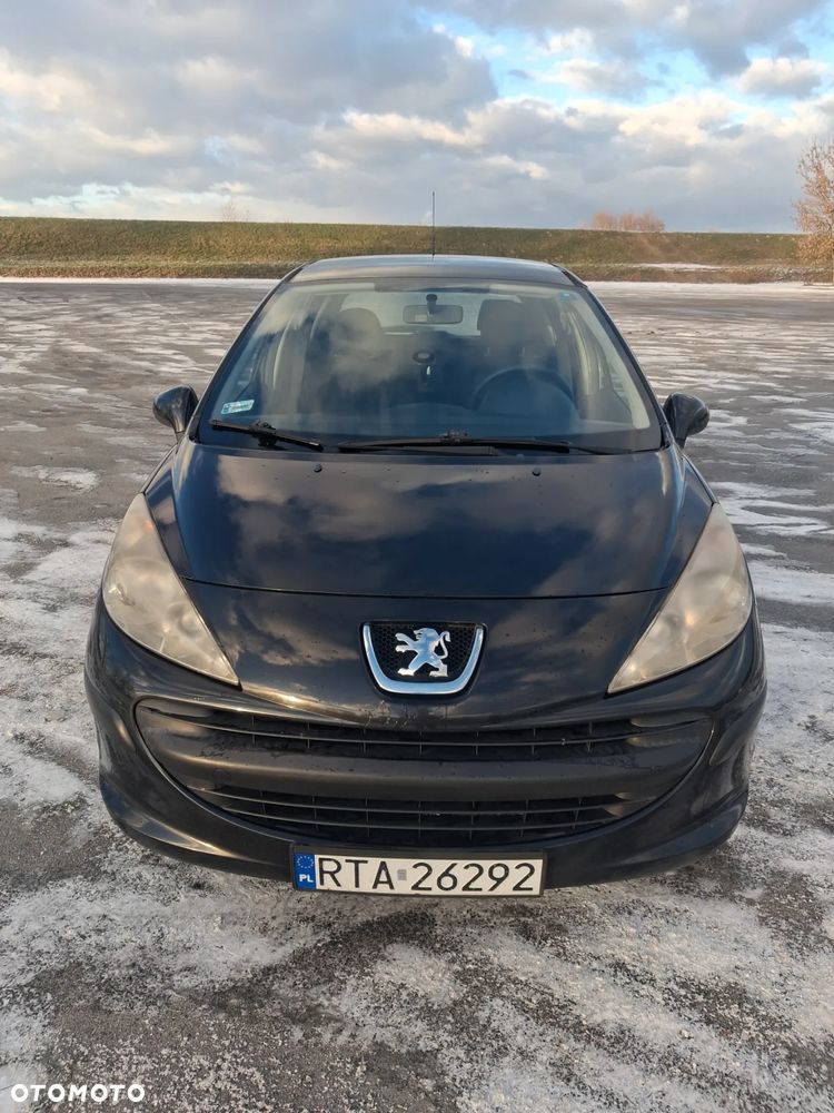 Peugeot 207 1.4 - 9