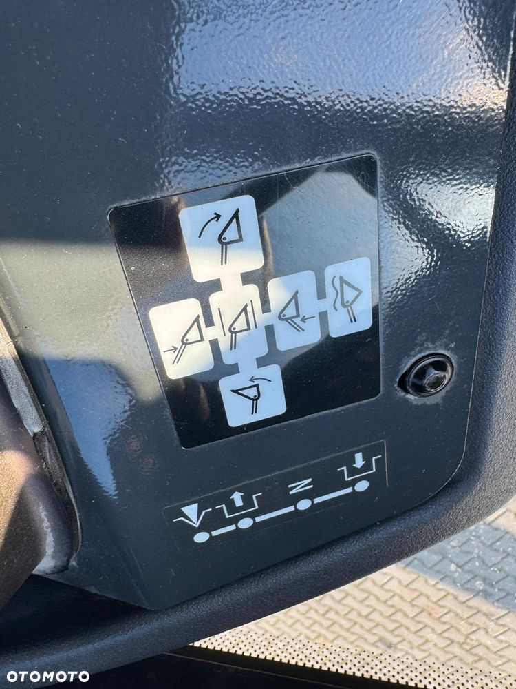 Komatsu WA100M-8E0 ŁADOWARKA KOŁOWA - 32