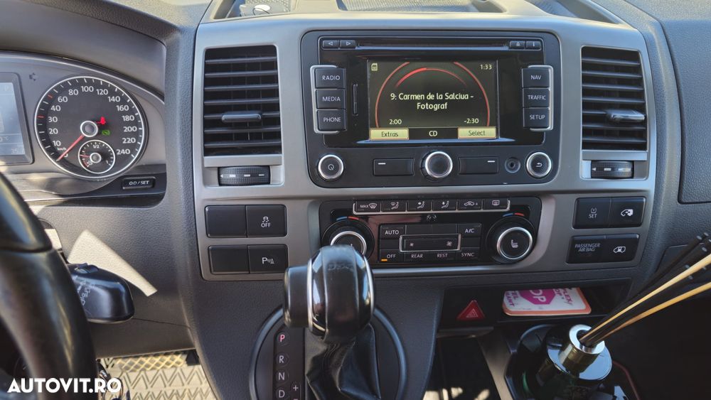 Volkswagen Caravelle - 9