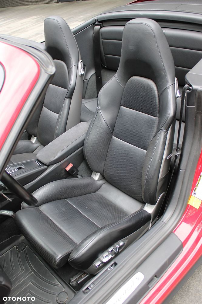 Porsche 911 Carrera 4 GTS PDK - 8