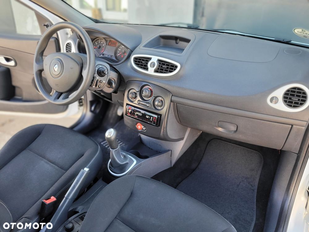 Renault Clio 1.2 16V 75 Dynamique - 13