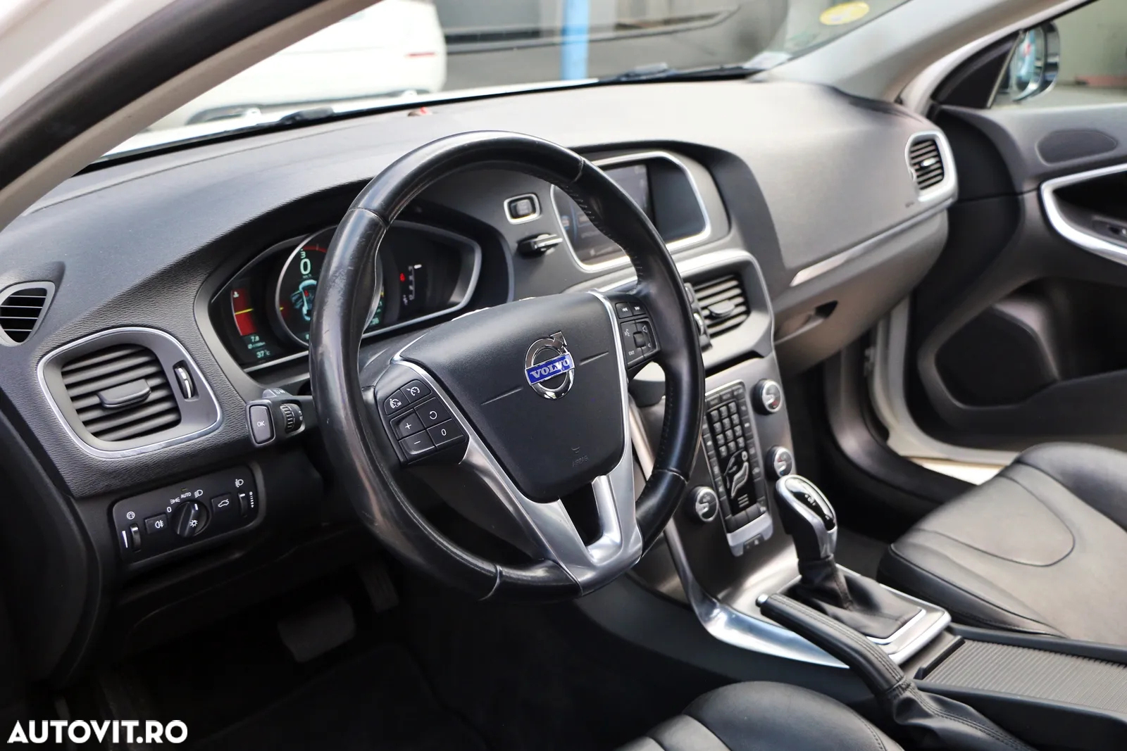 Volvo V40 D3 Geartronic Summum - 16