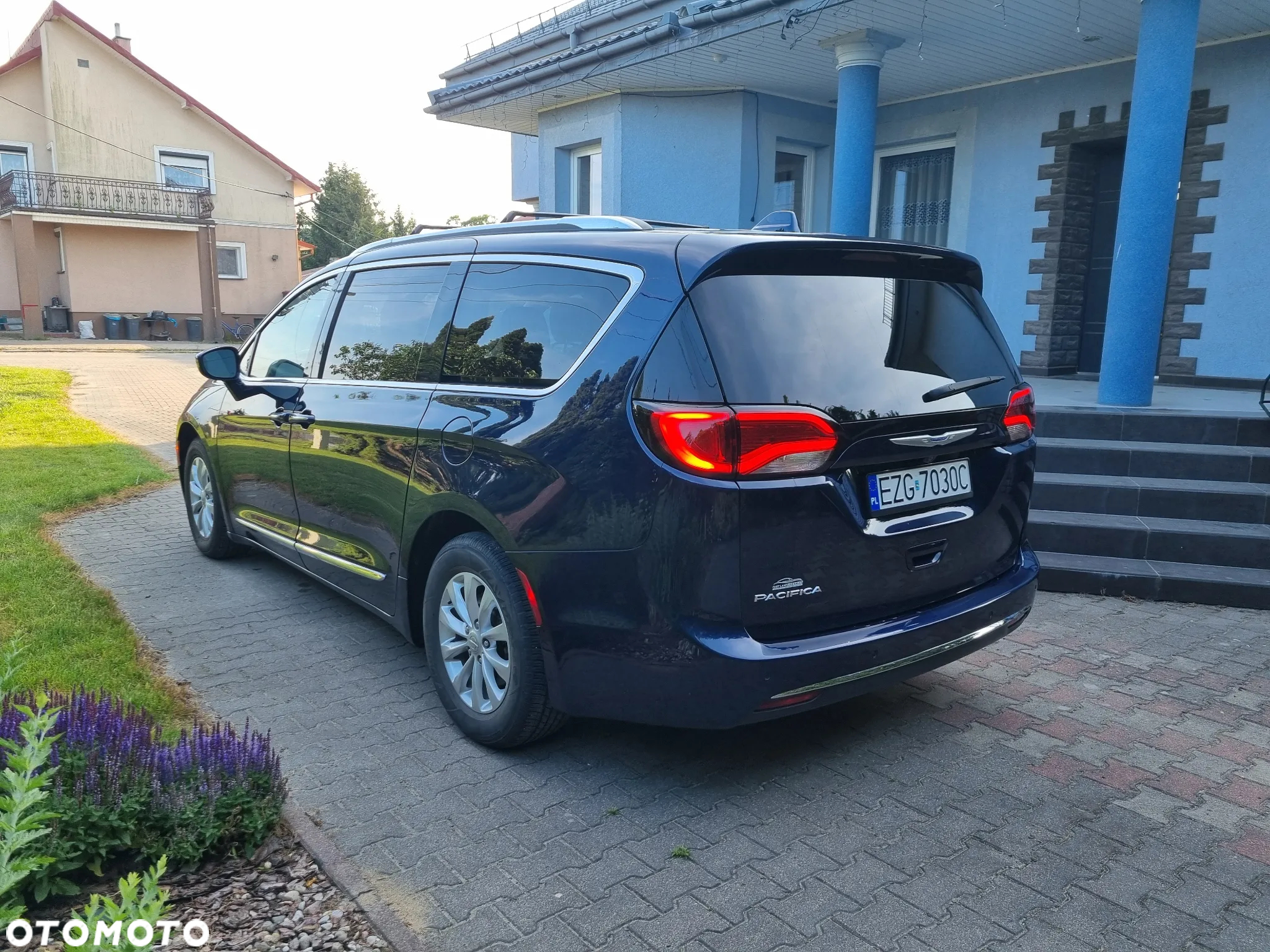 Chrysler Pacifica - 4