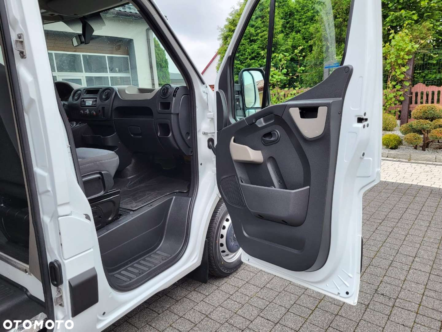 Renault Master 2.3 170ps. L2H2  8-osobowy - 33