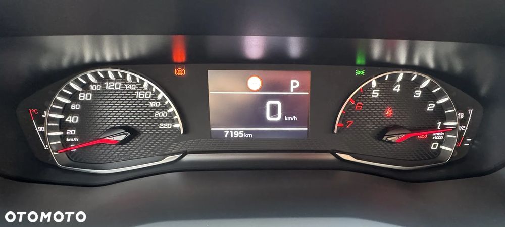 Peugeot 2008 1.2 PureTech Allure Pack S&S EAT8 - 17