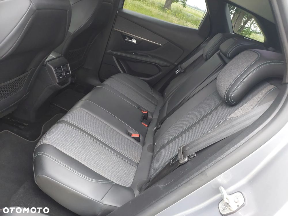 Peugeot 3008 1.5 BlueHDi Allure Pack S&S EAT8 - 21