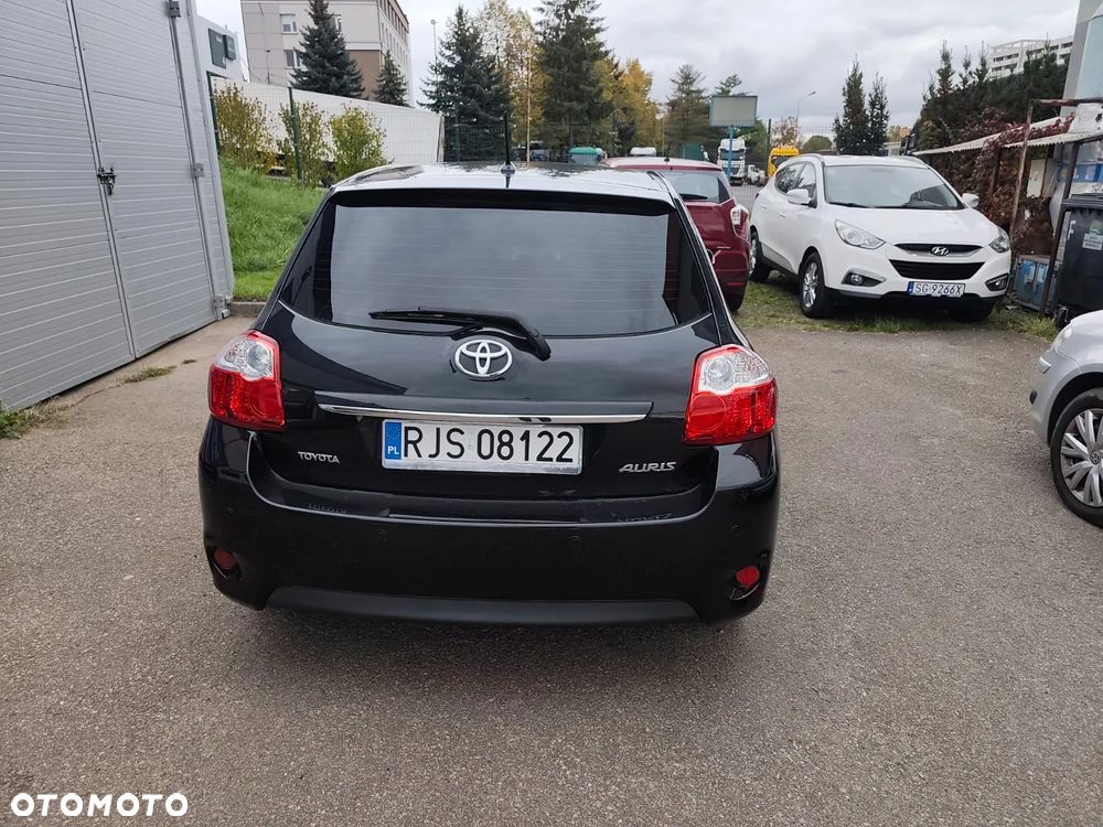 Toyota Auris 2011 photo 3