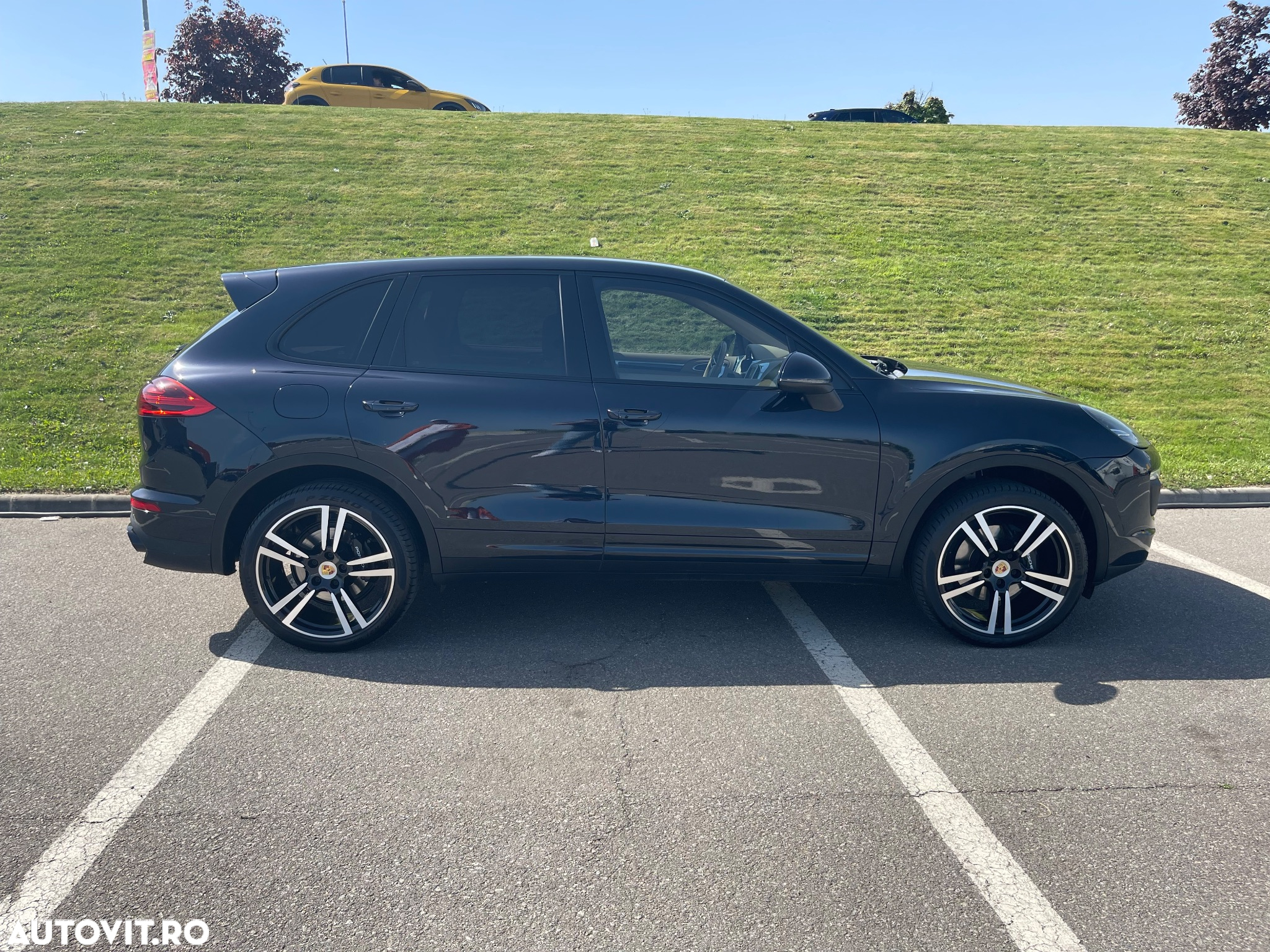 Porsche Cayenne 3.0 L - 12