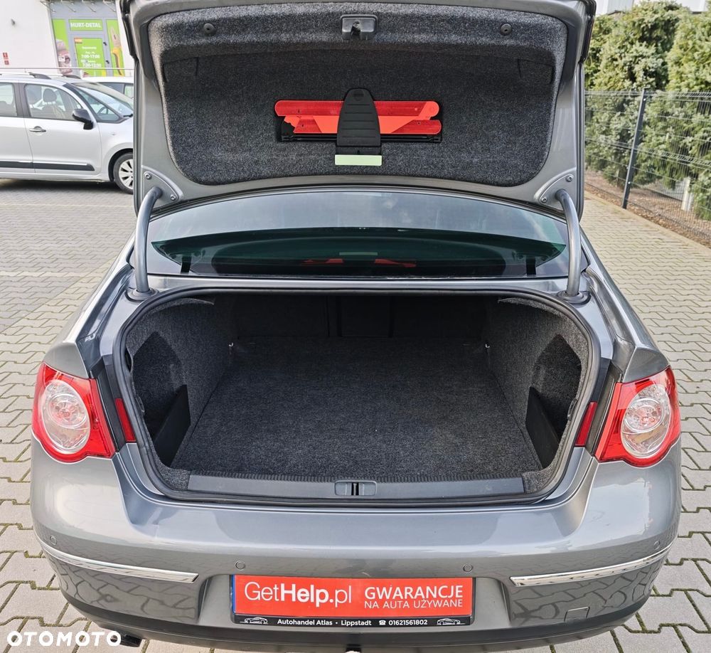 Volkswagen Passat 1.6 FSI Comfortline - 10