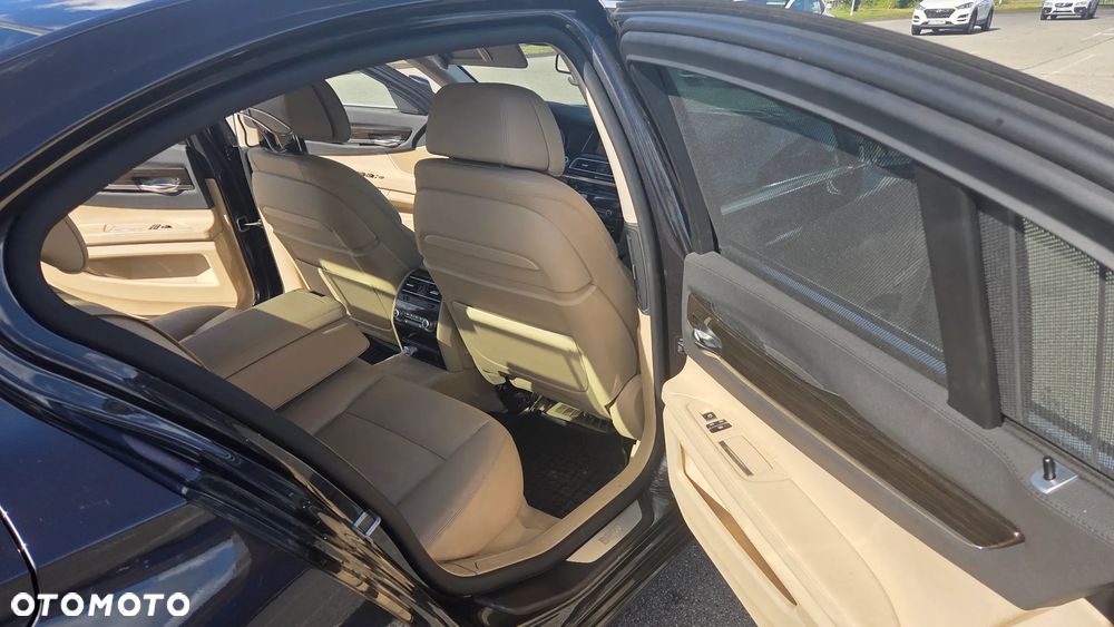 BMW Seria 7 - 32