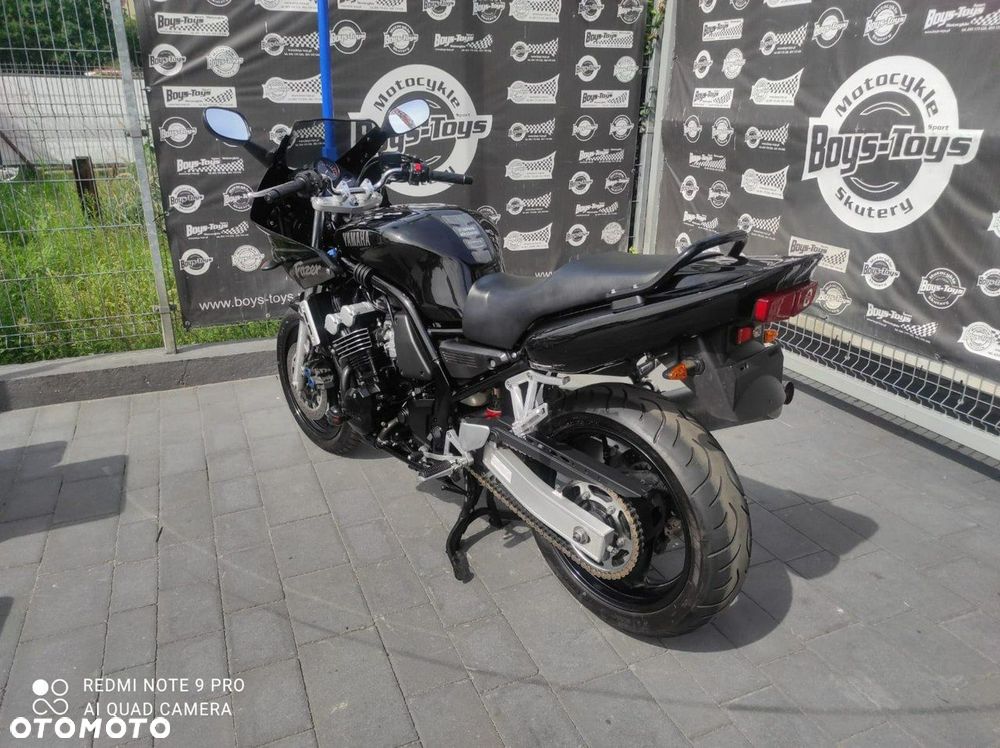Yamaha FZS - 6