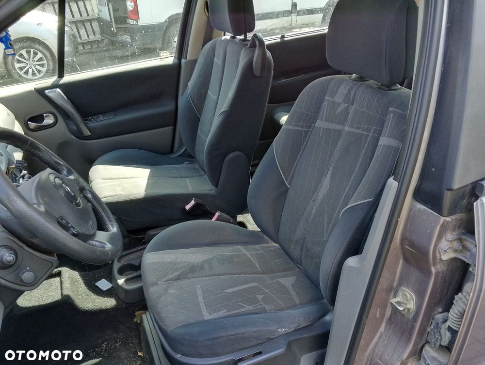 Renault Megane Scenic II (03-06r.) 1.5D 106KM. Silnik K9K 728 Skrzynia JR5 110 lakier NV603 (603).Cały na części. GWARANCJA !!! Przód Tył Zestaw Komplet Drzwi Klapa Zderzak Błotnik Maska Grill Atrapa Szyba Pas Lampa Lusterko Boczki Fotel Kanapa Kokpit Deska Rozdzielcza Przełącznik Włącznik Sterownik Przewody Wiązka Instalacja Moduł Komputer Czujnik Listwa Pompa Alternator Wtryski Głowica Rozrusznik Kompresor Sprzęgło Dwumas Silnik Skrzynia ABS Klimatyzacji Paliwa Wspomagania Kolektor Turbina Przepustnica Zawór Chłodnica Koło Hak Belka Sanki Zawieszenie Mcpherson Półoś Amortyzator Wydech Tłumik Zacisk Most - 9