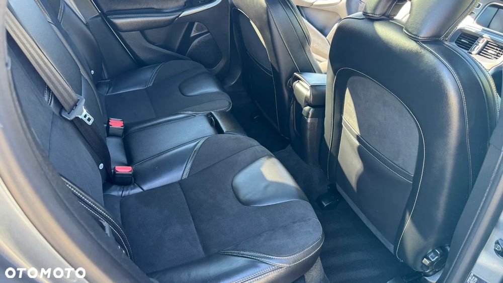 Volvo V40 D3 Geartronic RDesign - 19