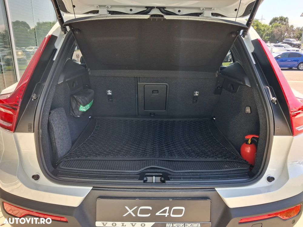 Volvo XC 40 B4 AT FWD MHEV Ultra Dark - 9