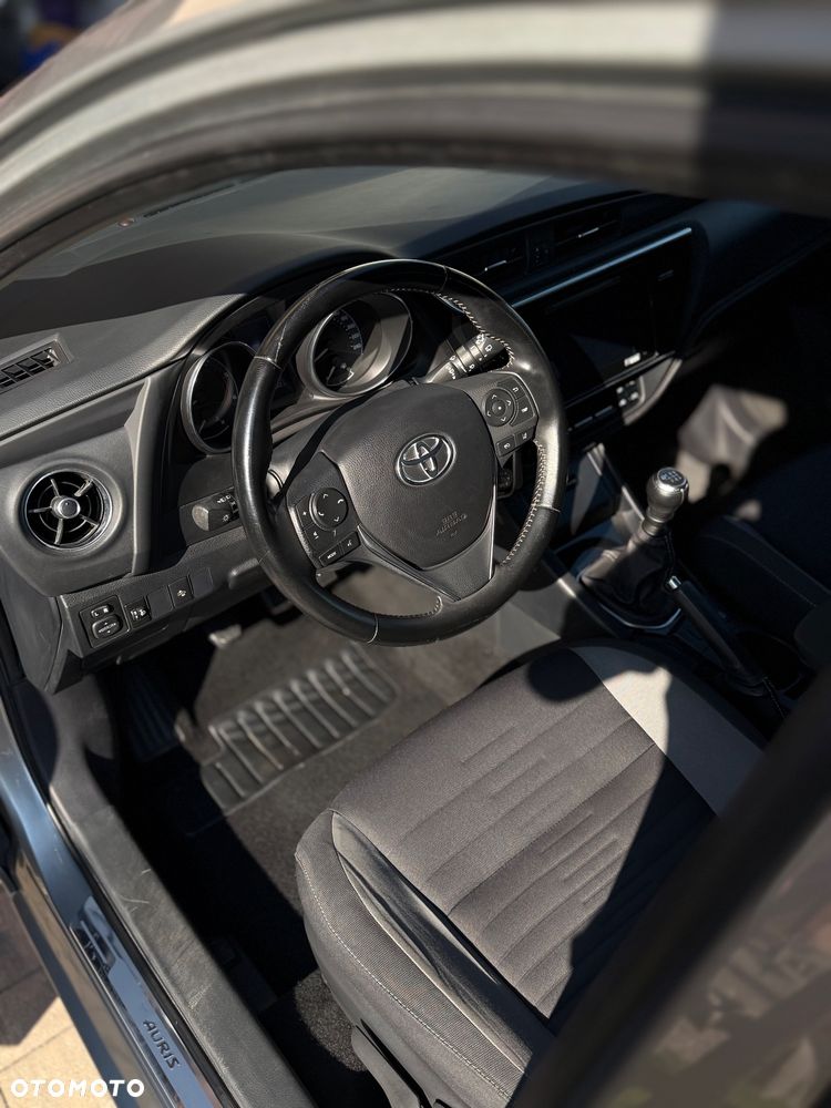 Toyota Auris 1.6 D-4D Prestige - 16