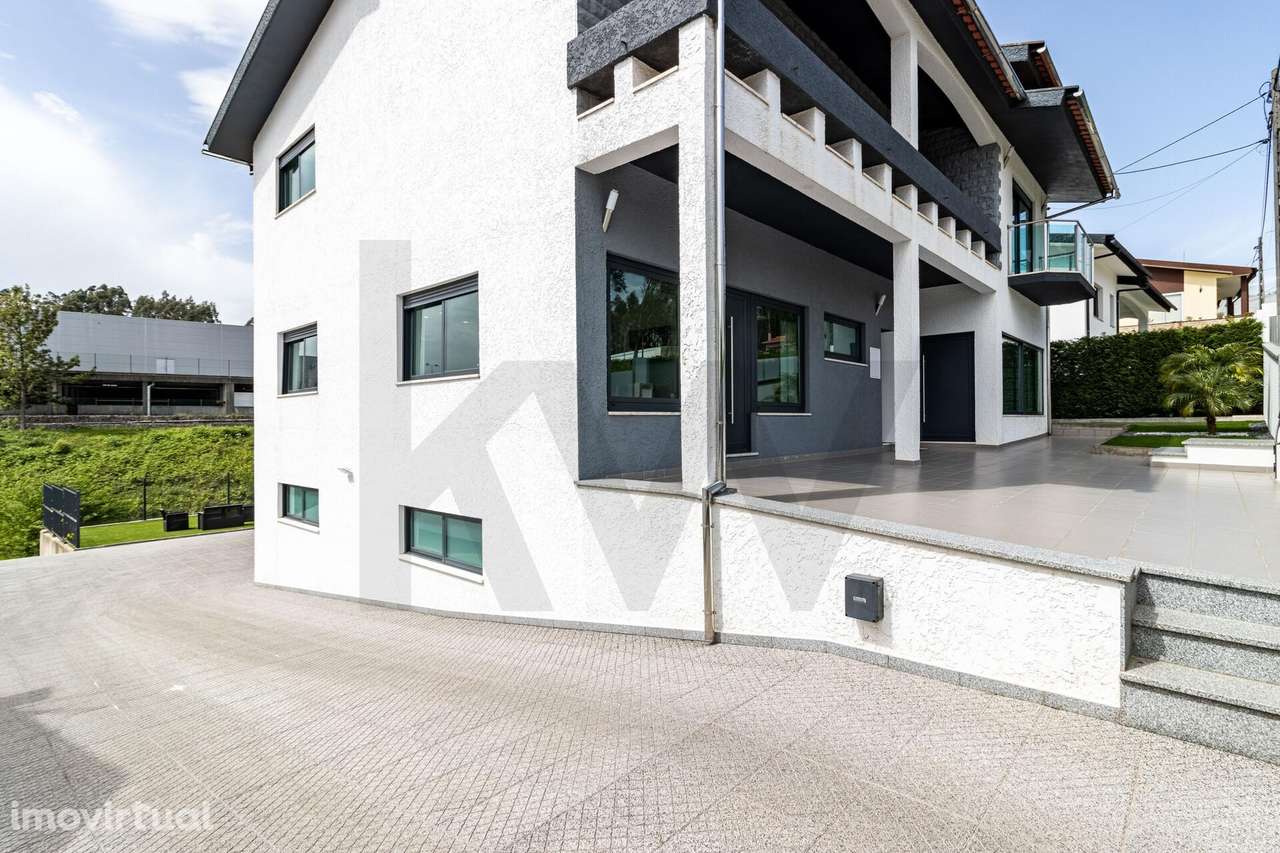 Moradia T4+1 |Excelência| - Centro - Oliveira de Azemeís! - Grande imagem: 4/39