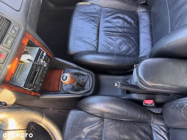 Volkswagen Golf - 25