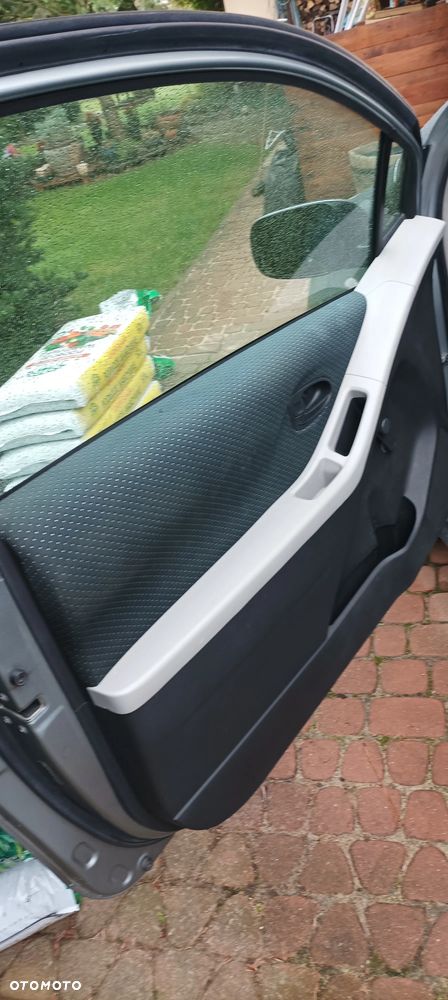 Toyota Yaris 1.5 - 11