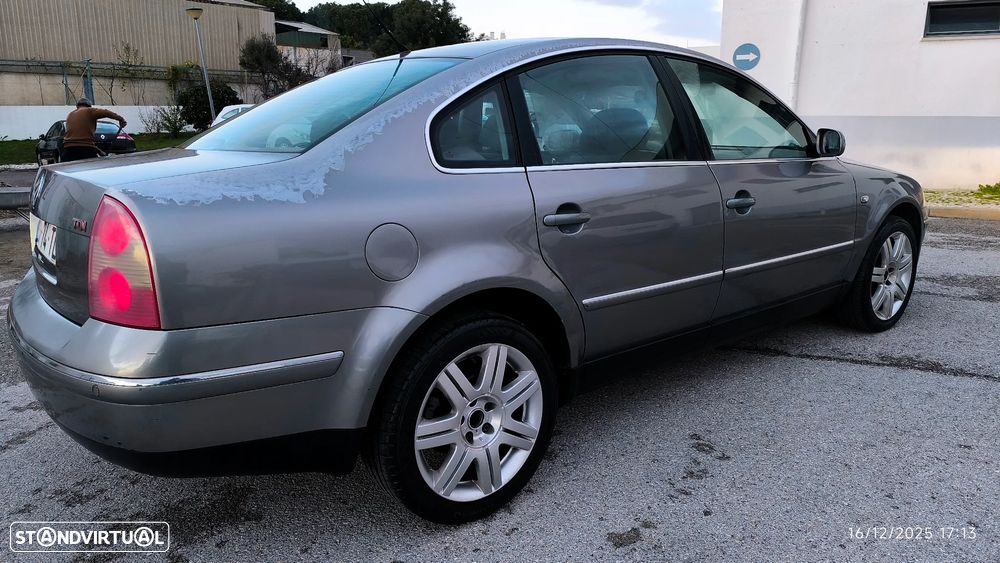 VW Passat 1.9 TDi Highline - 19