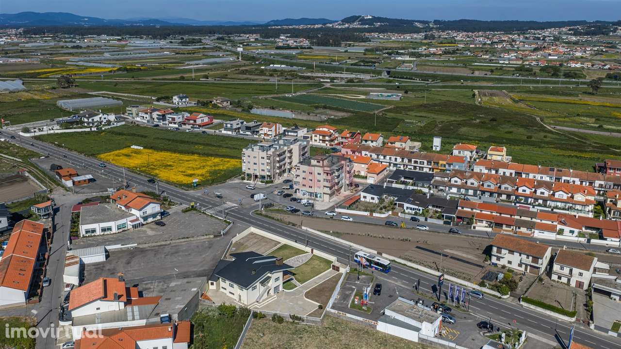 T1 em Aver-o-Mar a 10 min da praia | Último piso | Garagem | Potencial - Grande imagem: 2/21