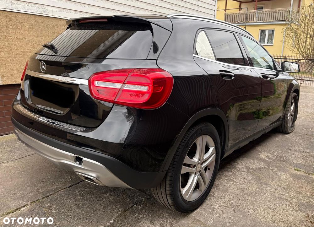 Mercedes-Benz GLA - 12