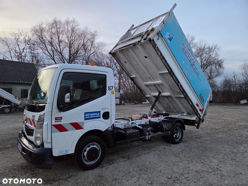 Renault Maxity Cabstar - 3