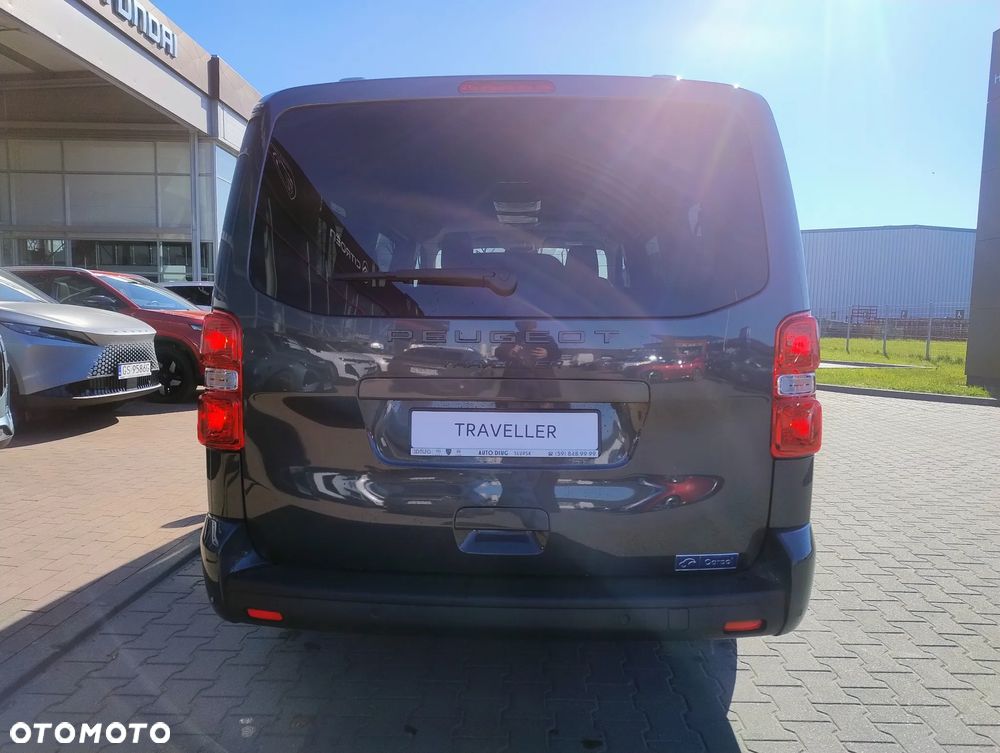 Peugeot Traveller - 8